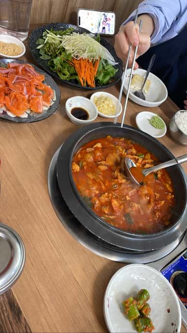 카드 이미지: 청주 무지개 송어 => 짜글이가 본체